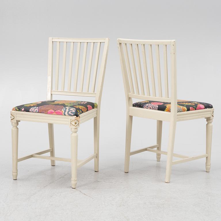 Dining table with six chairs, Gustavian style, second half of the 20th Century.