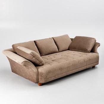 Josef Frank, a 'Liljevalchs sofa', Svenskt Tenn, 2000s.
