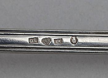 SOCKERRUSKA samt SÅSSLEV, silver, tot vikt ca 265 g.