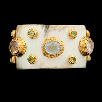 ARMBAND, sterling silver förgyllt i 18K guld, akvamariner, rosenkvarts, peridoter och buffelhorn.