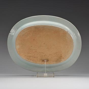 A large armorial serving dish, Qing dynasty, Qianlong (1736-95).