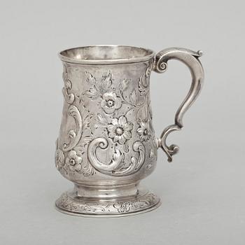 MUGG, silver, John Langland, Newcastle, (1770-71). C:a 340 g.