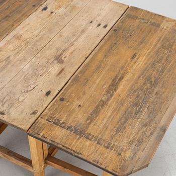 Gate leg table, 19th century.