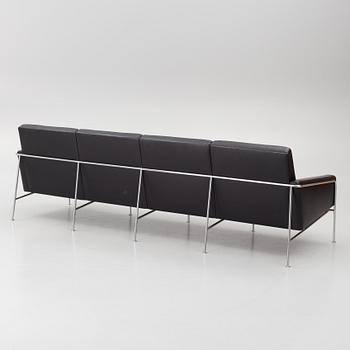Arne Jacobsen, Sofa, model series FH-3300 “Lufthavnssofa”, Fritz Hansen.