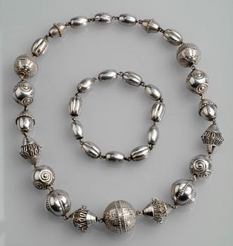 COLLIER samt ARMBAND, sterlingsilver, Kalevala Koru. Vikt ca 154 g.