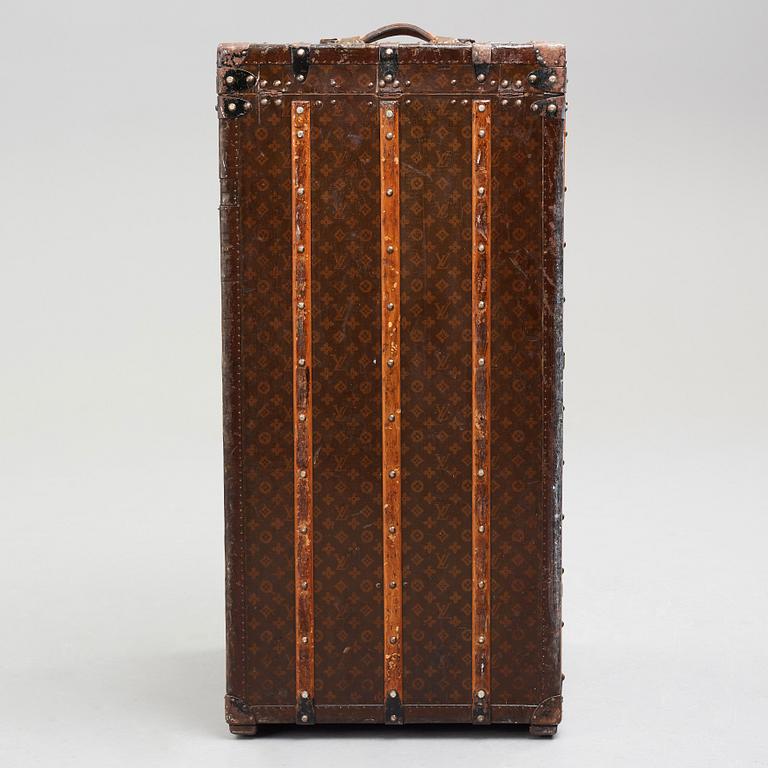 Louis Vuitton, WARDROBE TRUNK, Louis Vuitton, early 19th century.