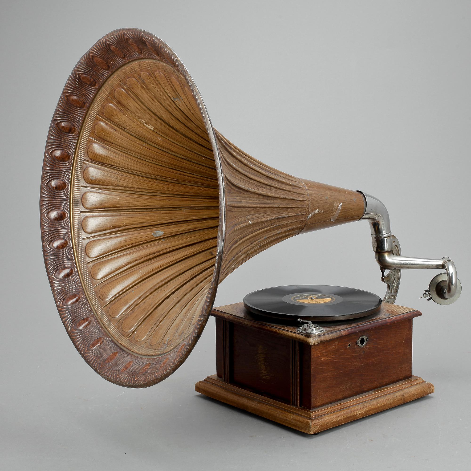 TRATTGRAMOFON, 1900-talets första hälft.