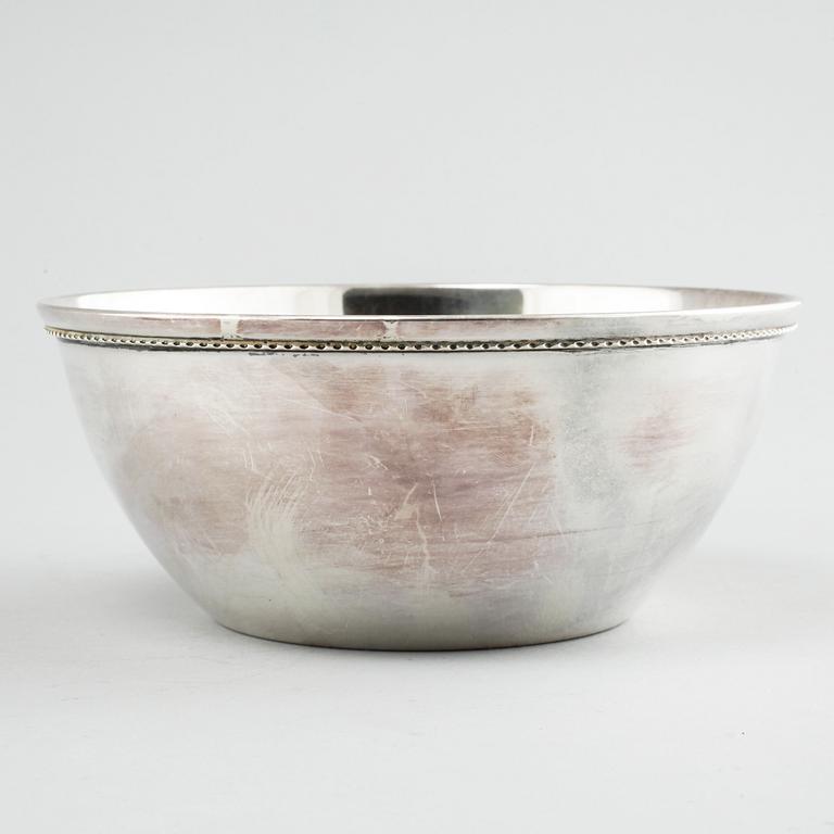 A collection of silver, 7 pcs, i.a needle dishes, 19th-20th century. Weight 335 g.