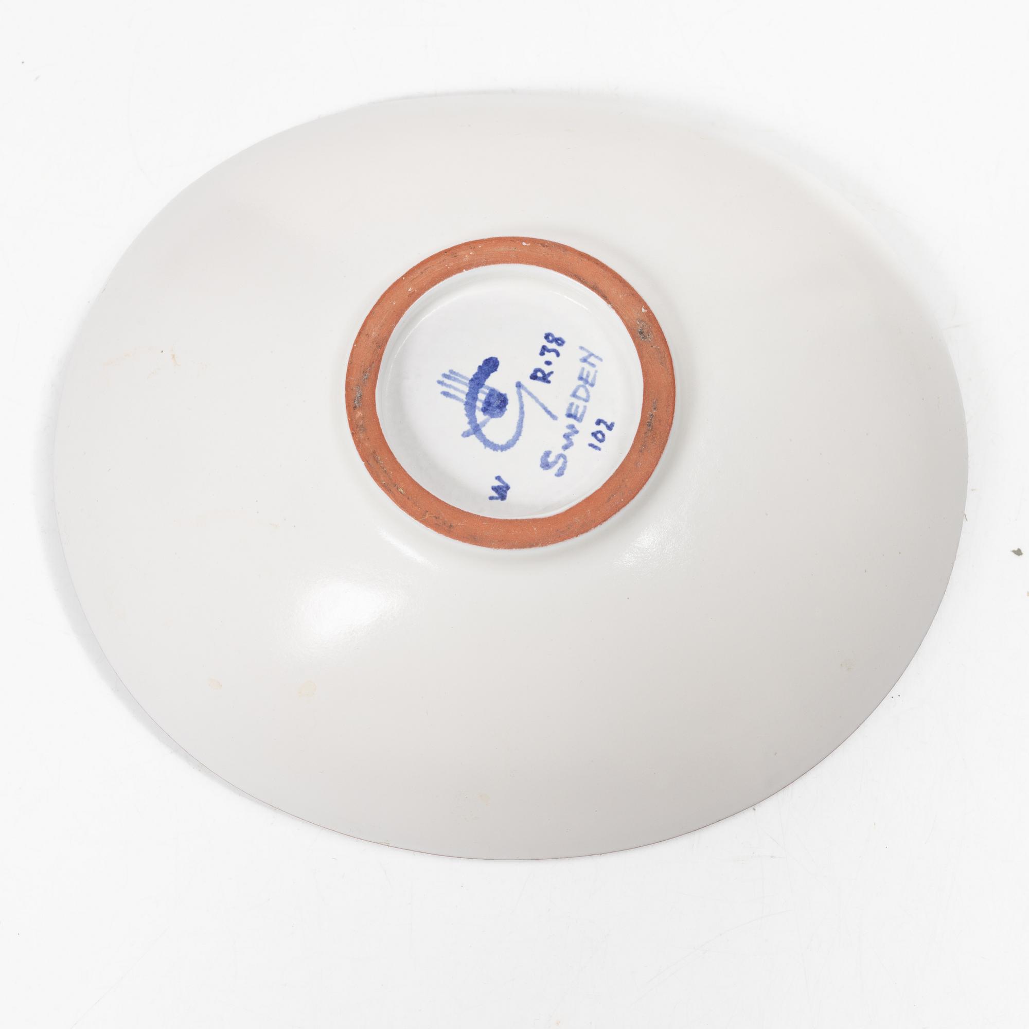 Stig Lindberg, A bowl with lid and dishes, 2 pcs, faience, Gustavsberg studio.