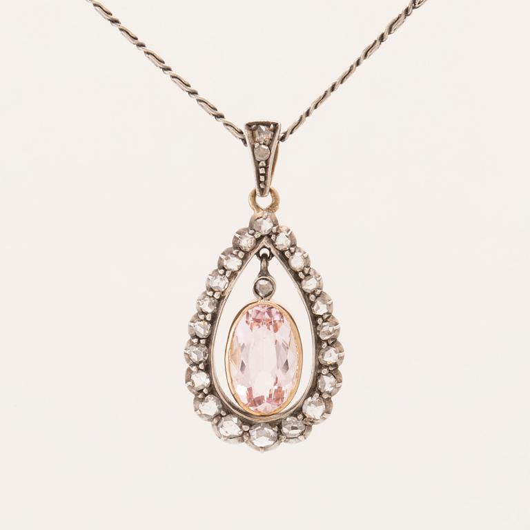 Halsband 18K guld och silver med oval fasetterad morganit samt rosenslipade diamanter.