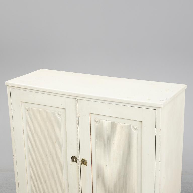 A painted Gustavian sideboard, early 19th Century.