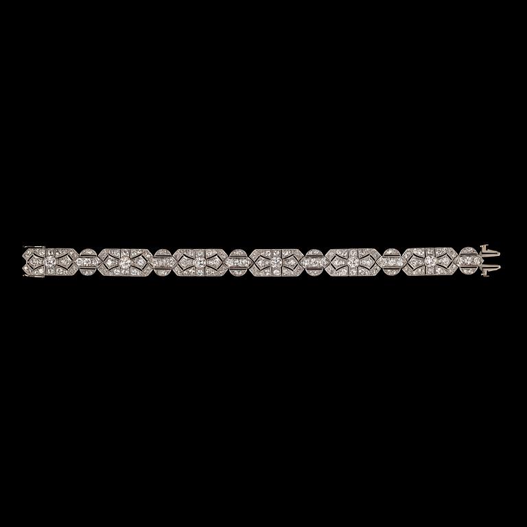 ARMBAND, briljant- och gammalslipade diamanter, tot. ca 8 ct. Art Deco 1930-tal.