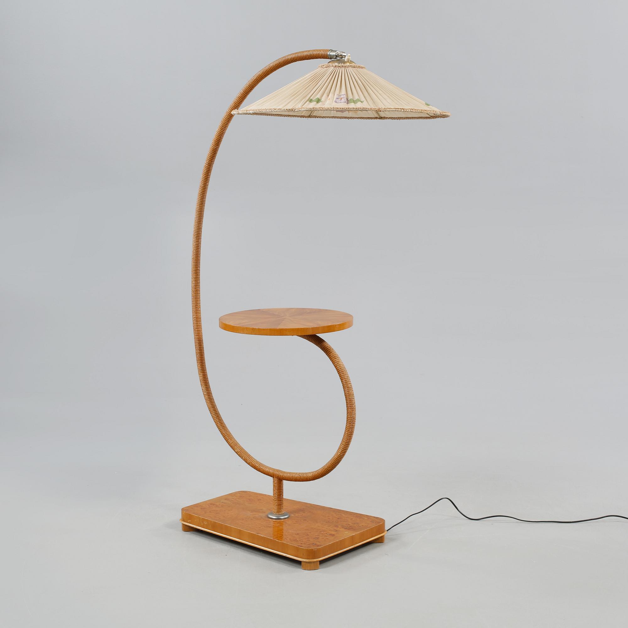 GOLVLAMPA, 1900-talet andra kvartal.