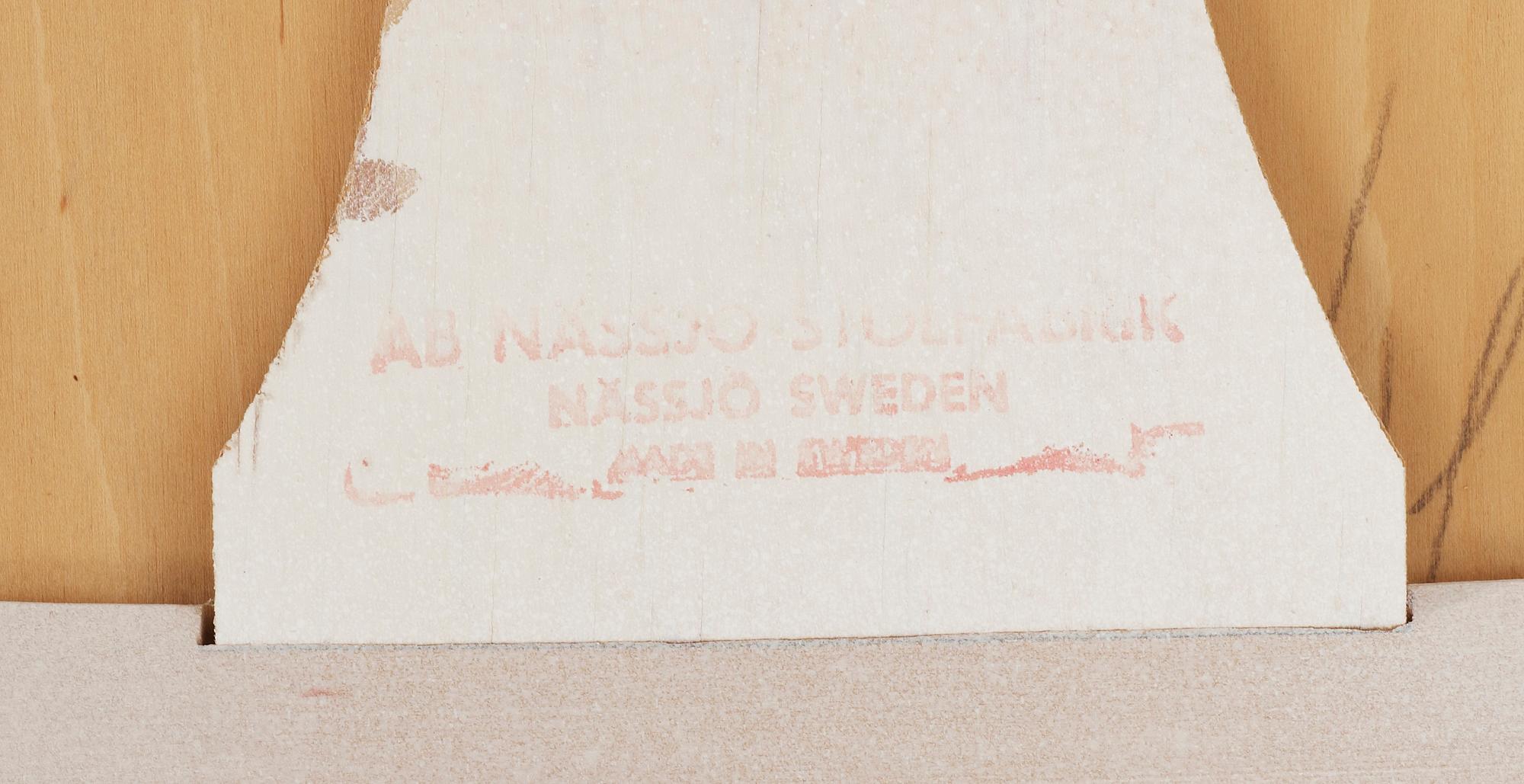 KARMSTOL "Solfjädern". Sonna Rosén, Nässjö Stolfabrik, Formgiven 1948.