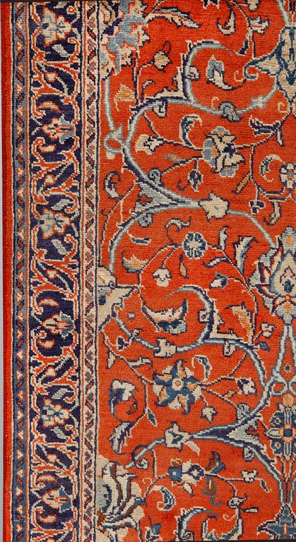 A Sarouk runner, 410 x 80 cm.