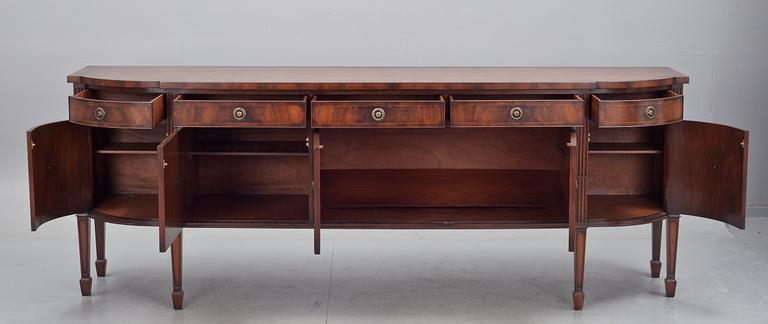 SKÄNK. Regency-stil. "G.T Rackstraw" Worcester, England, 1900-talets andra hälft.