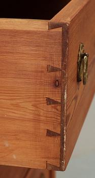 BYRÅ, sengustaviansk stil, omkring 1900.