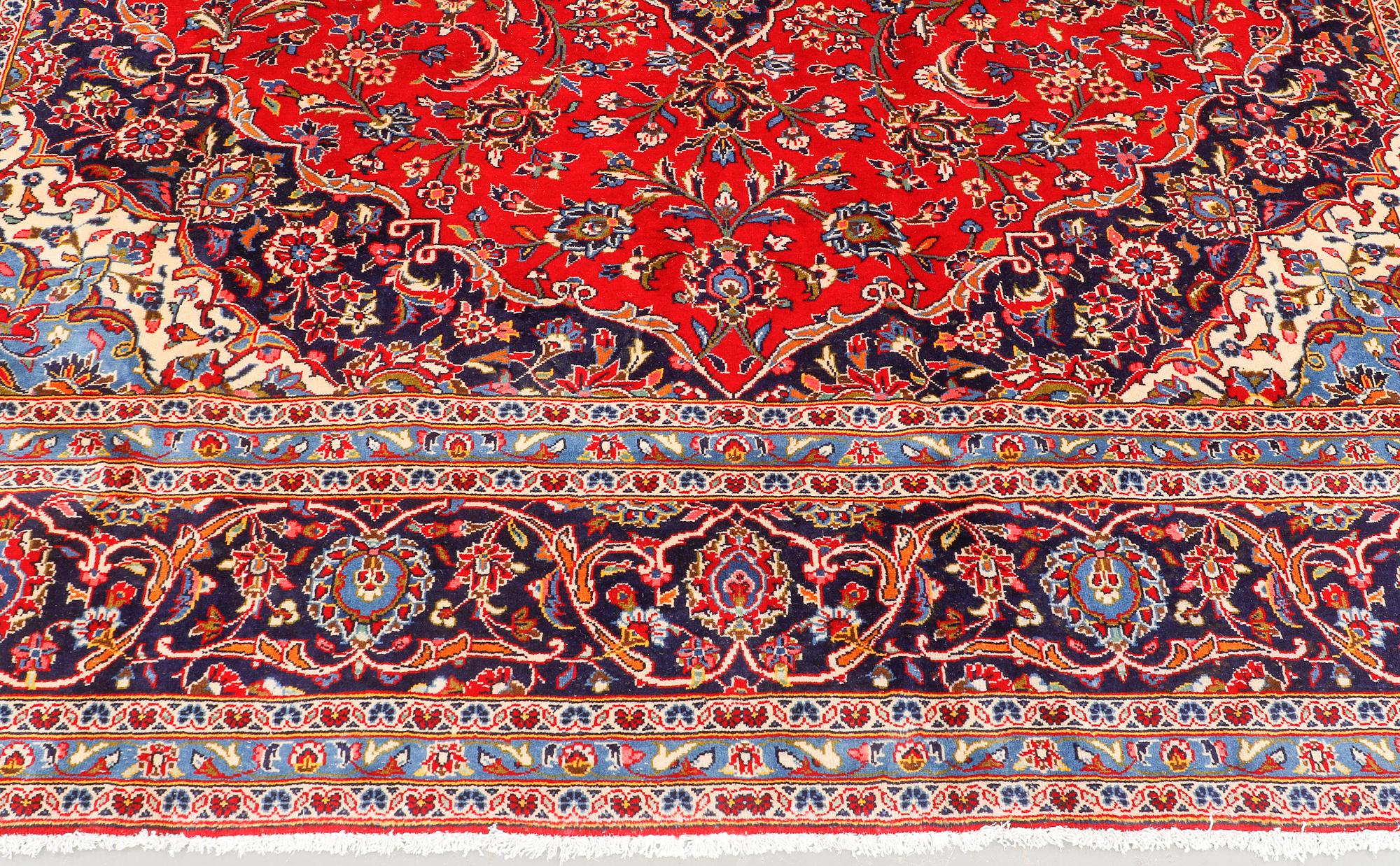 A carpet, Kashan, ca 401 x 302 cm.