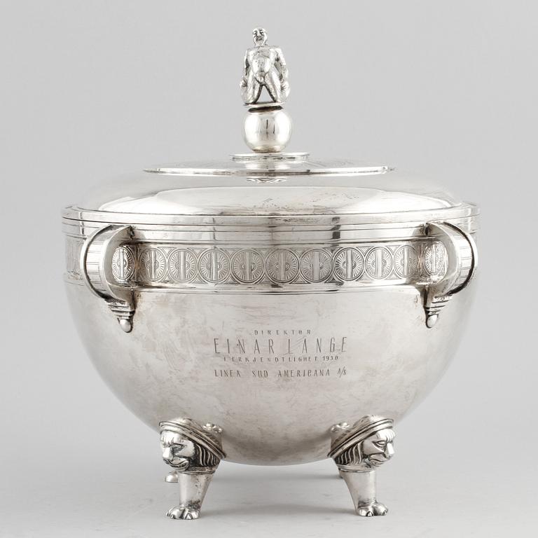 TERRIN, silver, Statens Hantverks och Konstindustriskola, Oslo, 1900-talets första hälft. Vikt ca 3047 g.