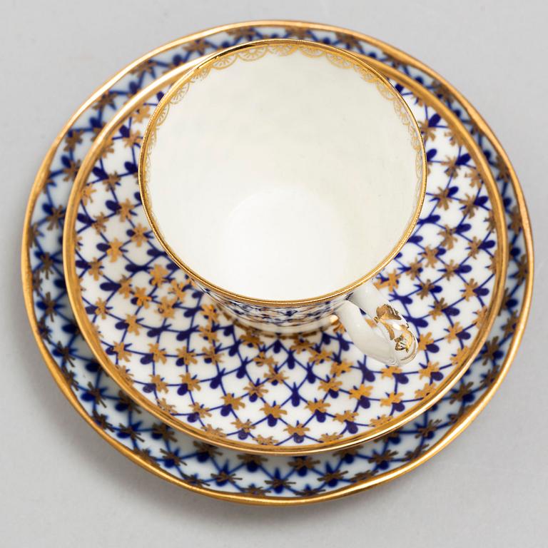 A 10-piece porcelaine 'Cobalt Net' service, Lomonosov, late 20th Century.