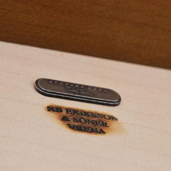 Josef Frank, sideboard, modell 2137, Firma Svenskt Tenn, samtida produktion.