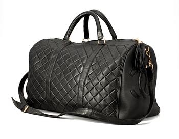 308. A 1980s quilt leather weekendbag by Chanel.