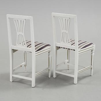 STOLAR, ett par, sengustaviansk stil, 1900-talets mitt.
