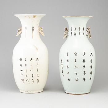 VASER, ett par, porslin. Kina, 1900-tal.
