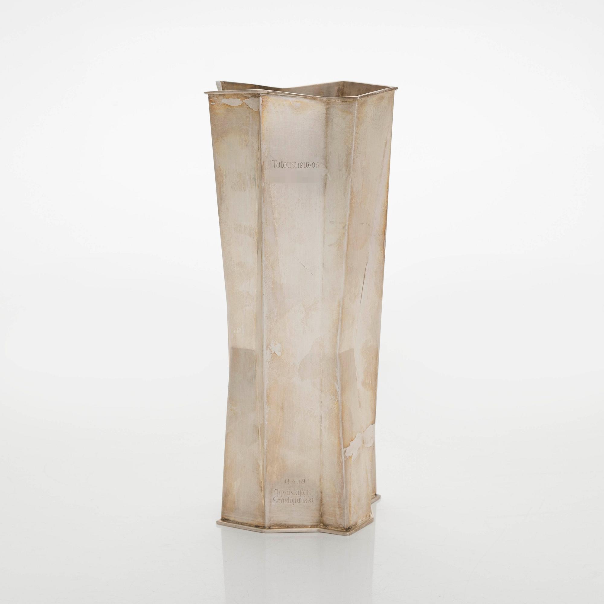 Tapio Wirkkala, maljakko, hopea TW 226, Kultakeskus, Hämeelinna  1966.