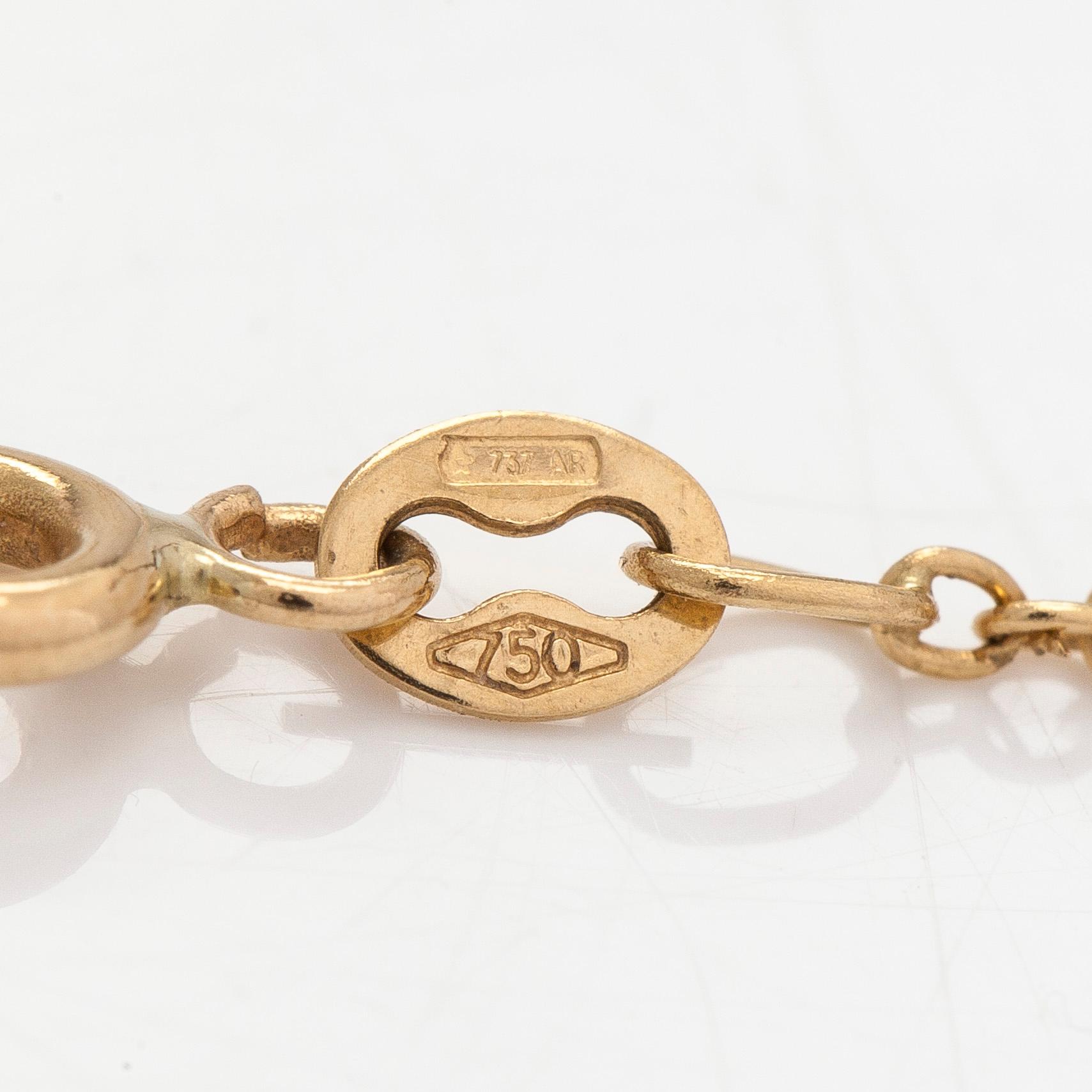 An 18K gold necklace, with a heart-shaped tanzanite and brilliant-cut diamonds.