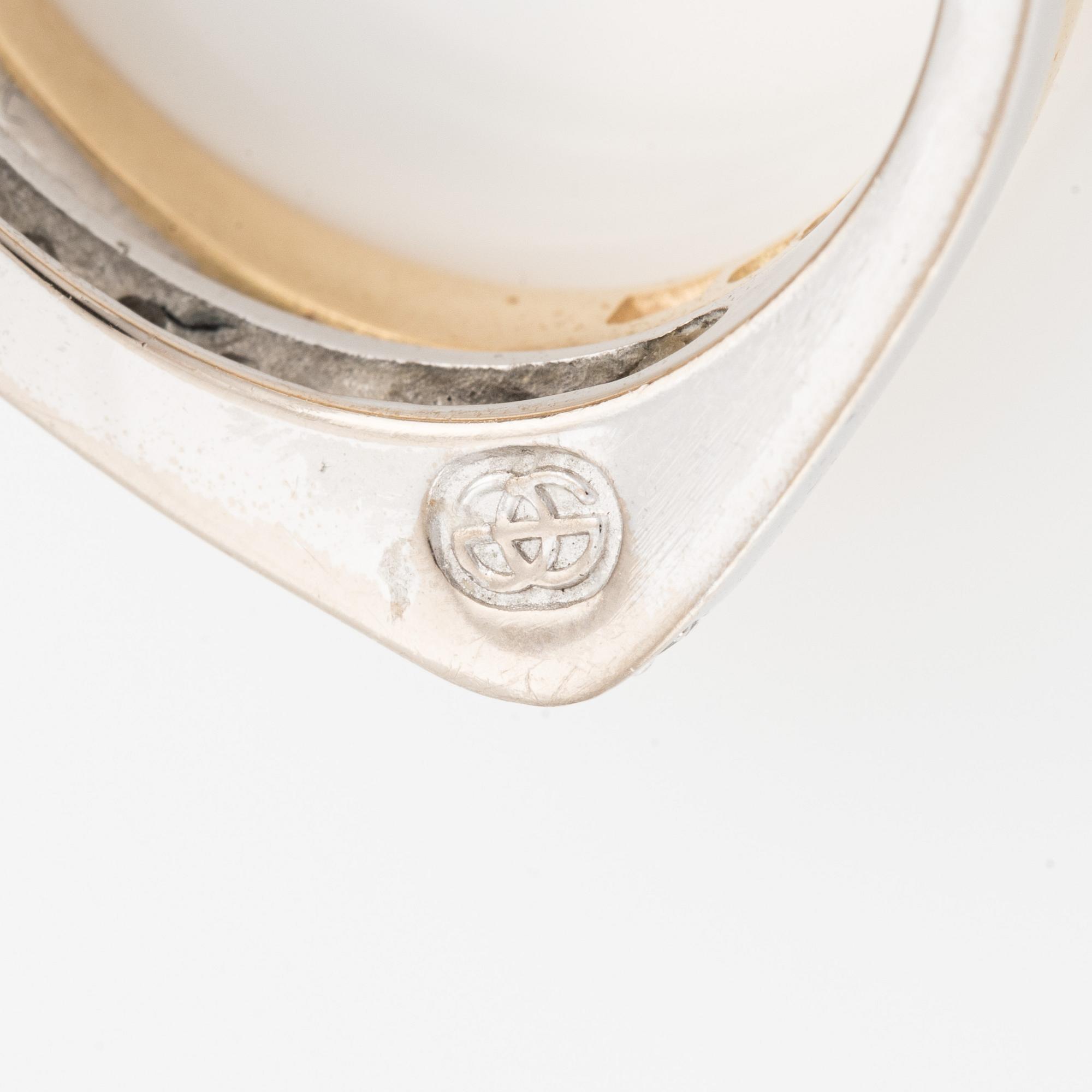 Ring, Engelbert, 18K guld och vitguld med briljantslipade diamanter.