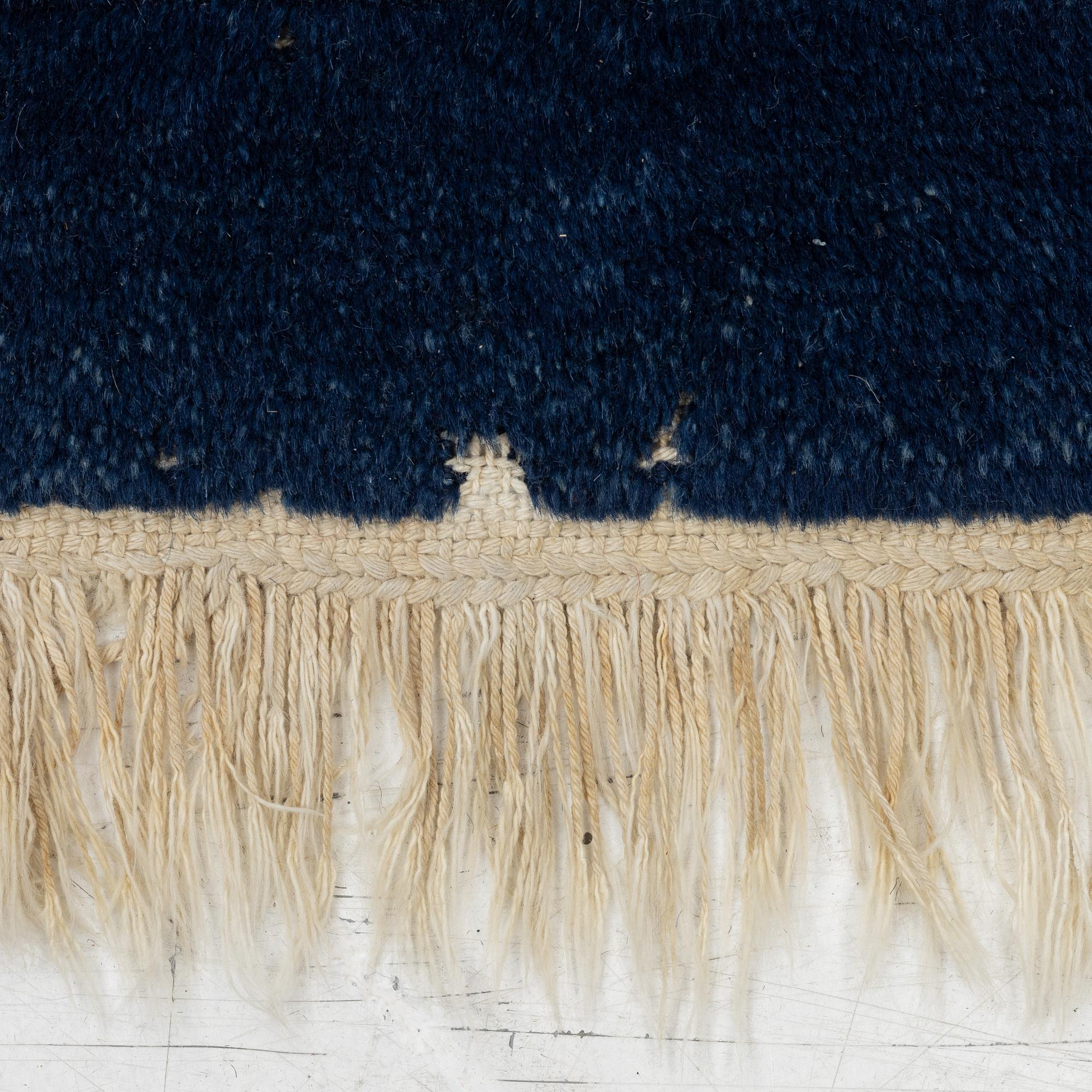 Carpet, China, approx. 274 x 186 cm.