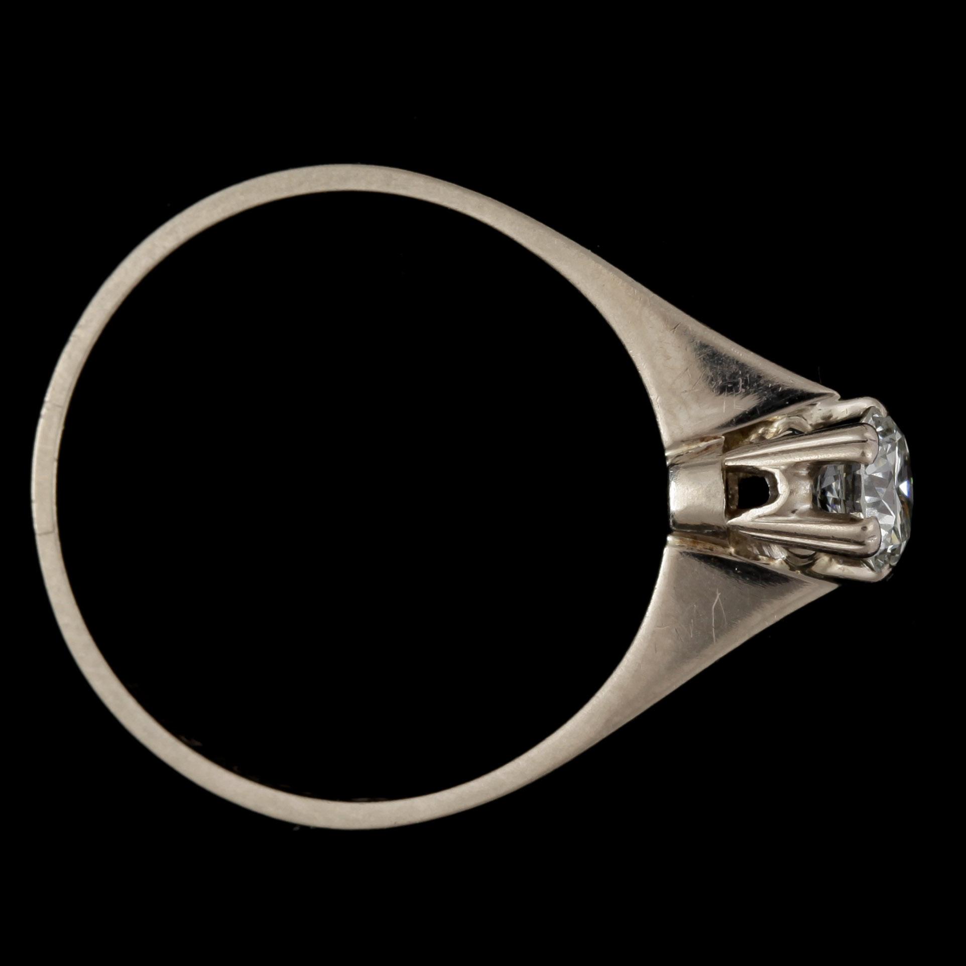 RING, 18k vitguld, briljantslipad diamant 0.50 ct, enl inskription, 1988. Total vikt ca 3 g.
