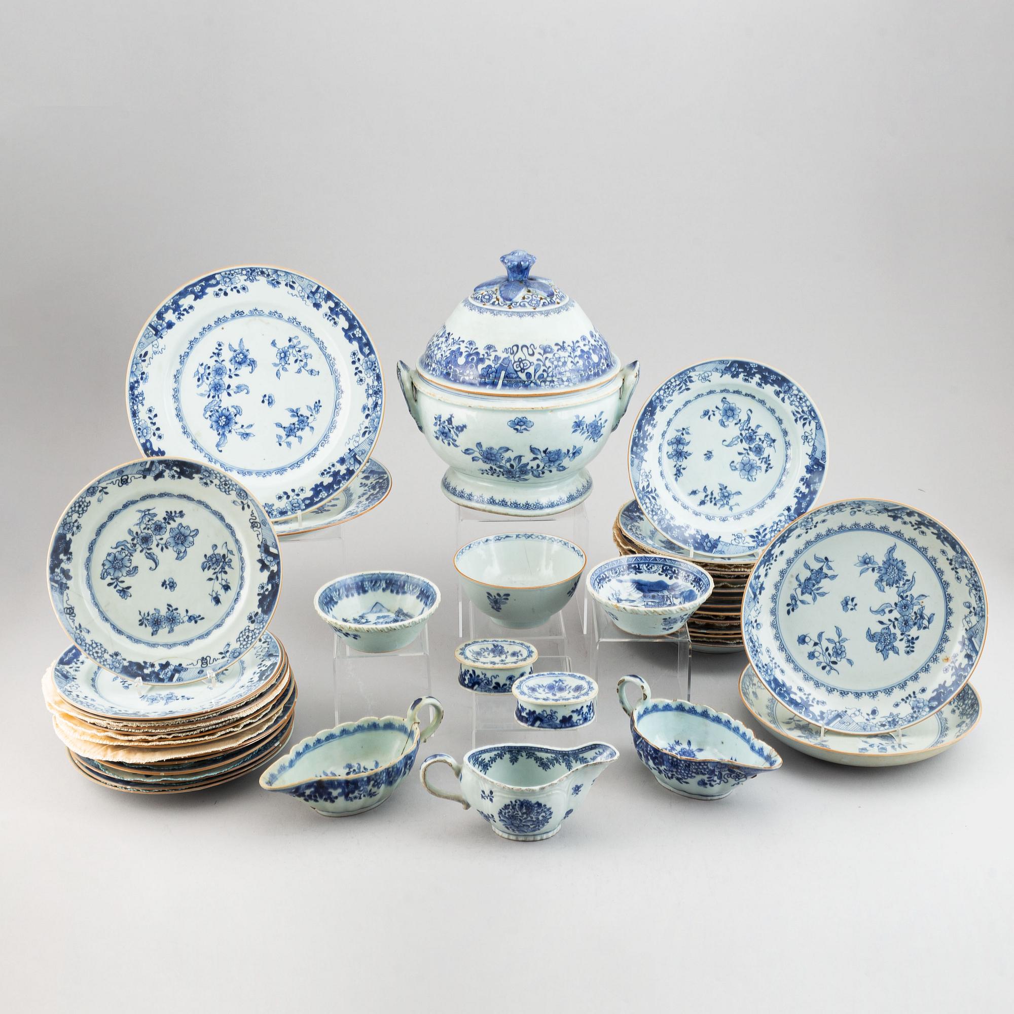 Matservis, 37 delar, kompaniporslin. Qingdynastin, Qianlong (1736-95).