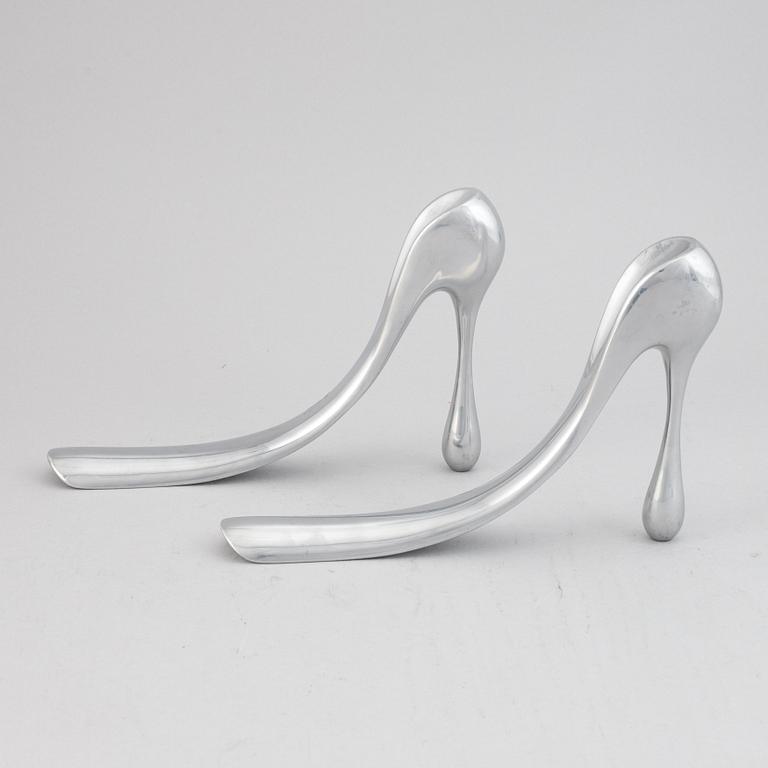 Manolo Blahnik, ett par, skohorn, metall, 2000-tal.