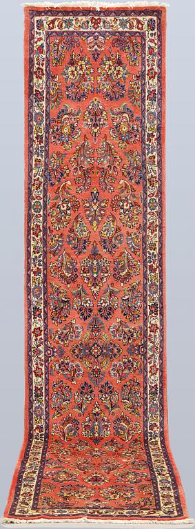A Saruk runner carpet, 358 x 78 cm.