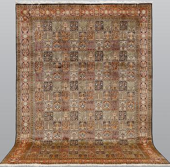 A silk Kashmir carpet, ca 313 x 212 cm.