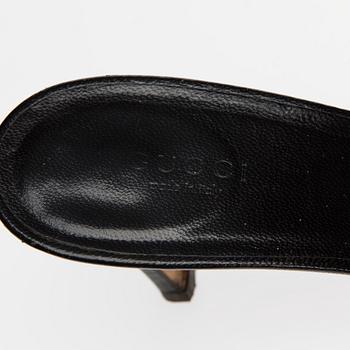 SKOR, Gucci.