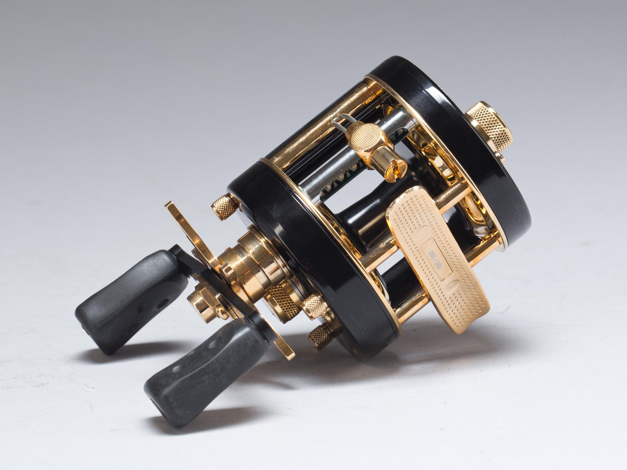 FISKERULLE och GLAS, ett par, Abu Garcia och Mats Jonasson, Målerås glasbruk.