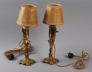 BORDSARMATURER, ett par, mässing, jugend, tidigt 1900-tal.