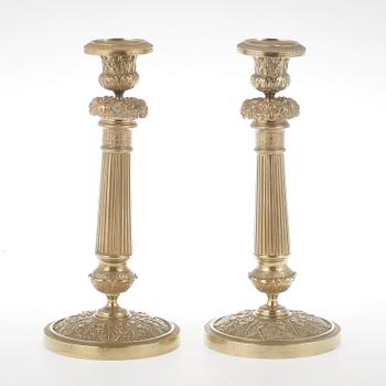 LJUSSTAKAR, ett par, mässing, senempire, 1800-talets första hälft/mitt.
