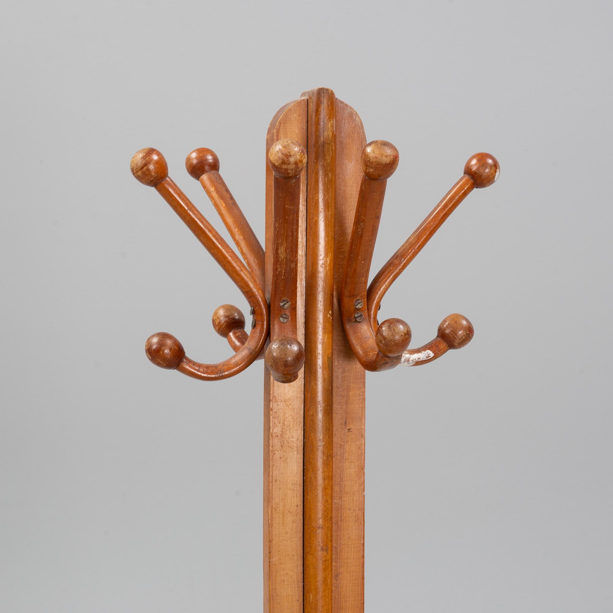 A coat rack, first half of the 20th Century.