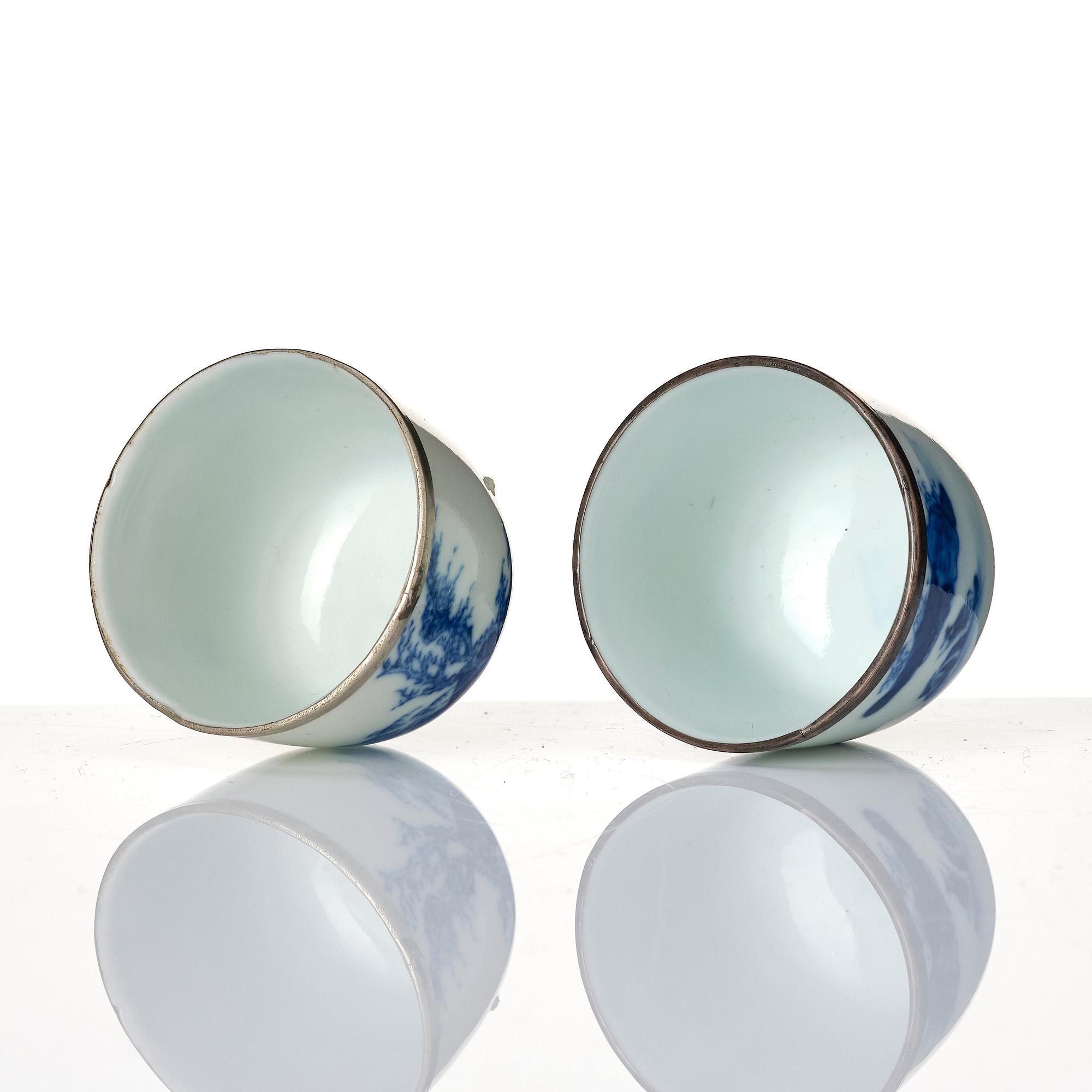 Bricka, samt två vinkoppar, porslin. 'Nei Fu', Qingdynastin för thailändsk marknad.