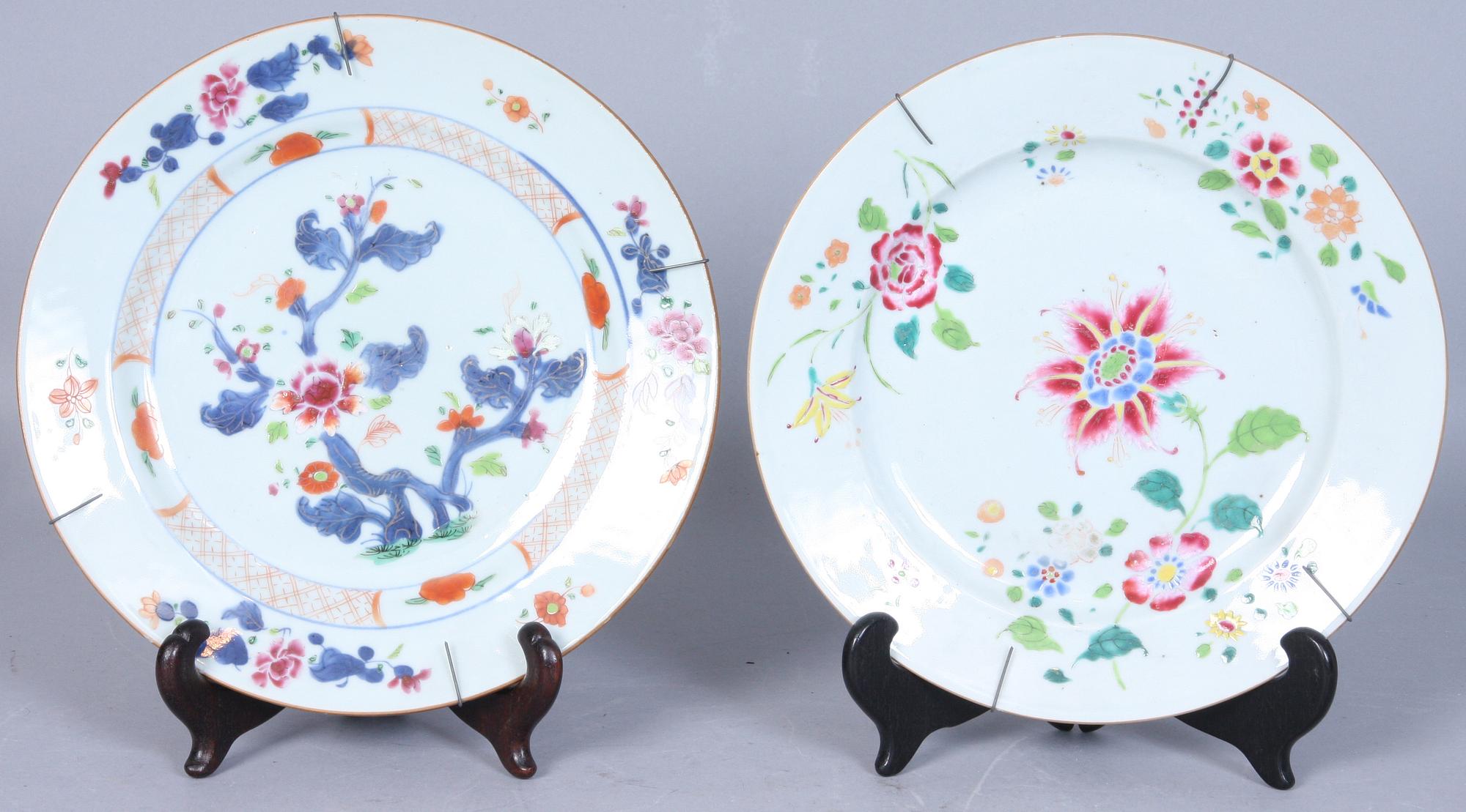 TALLRIKAR, 2 st, porslin, Kina, 1700-tal.