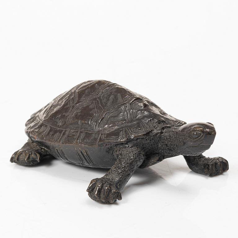 A bronze okimono, Japan, Meiji (1868-1912).