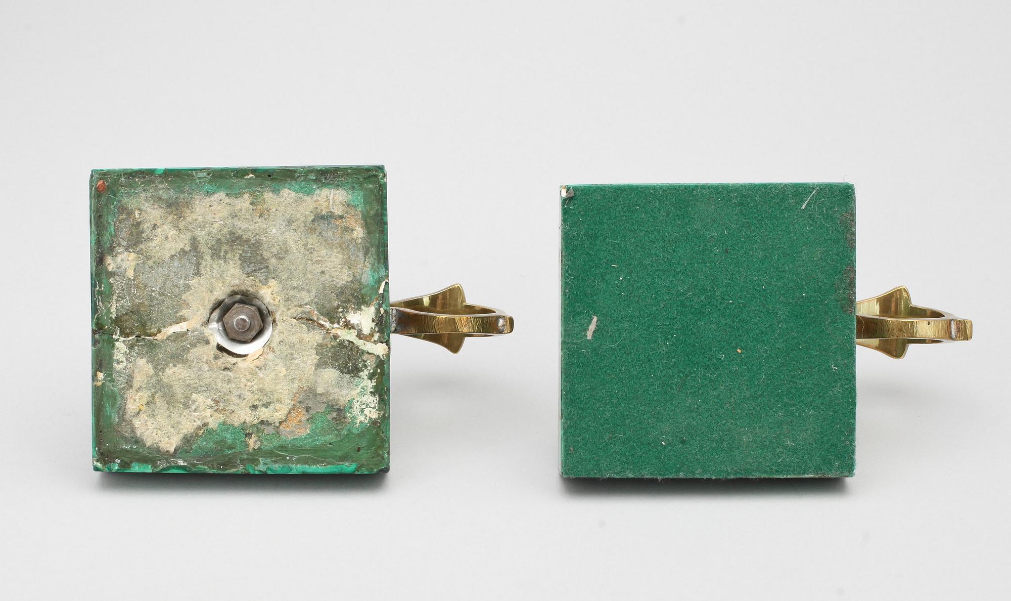LJUSSTAKAR, ett par, malakit, 1900-tal.