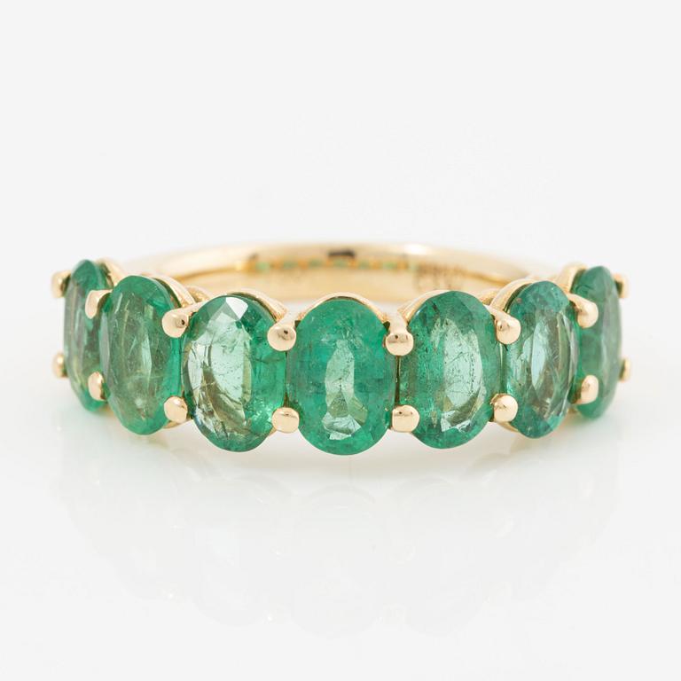Ring, 18K gold with oval-cut emeralds.