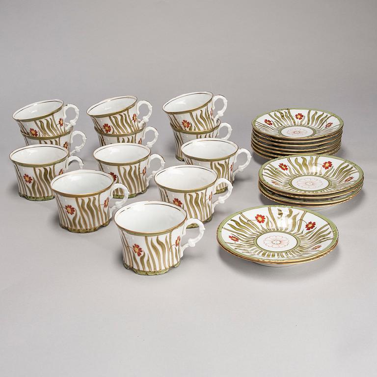 TEKOPPAR, 12 st, porslin, "London" Pfeiffer & Löwenstein, Schlackenwerth, Böhmen, sekelskiftet 1800/1900.