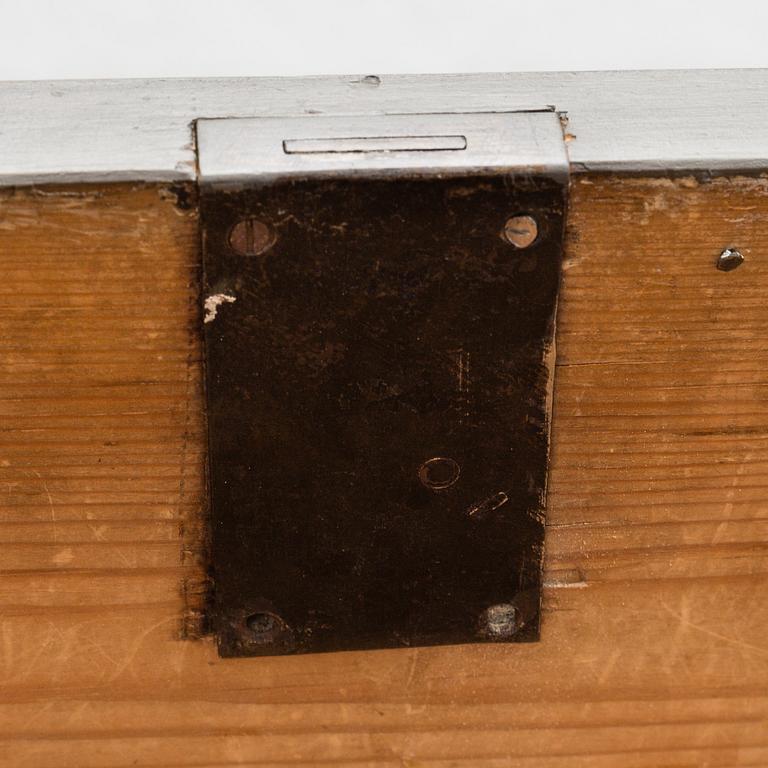 A late 19th century chest of drawers.