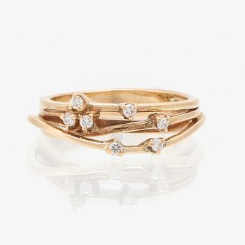 Ring in 18K gold with round brilliant-cut diamonds.